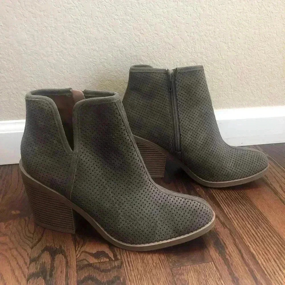 Soda Ankle Boots Gray Women’s size 11  Side Zip - Picture 2 of 11